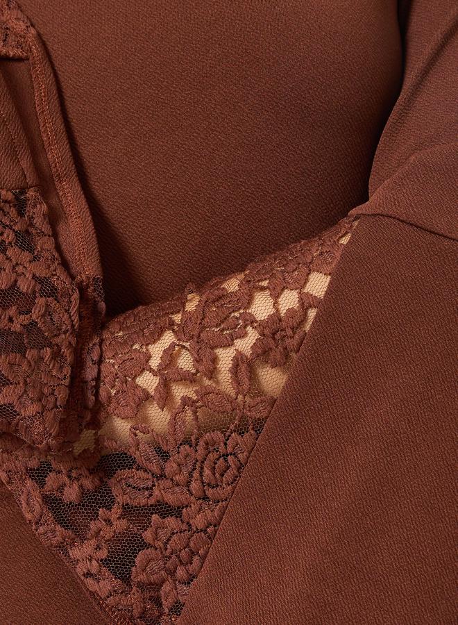 ستايلي فستان ميدي بتفاصيل دانتيل وقصة ذيل السمكة - Image 3